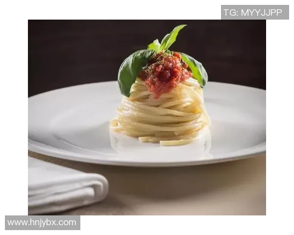 足球巨星品味中国美食 引领国际足坛文化交流新风潮